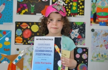 Julia Kornacka laureatka wyroznienia w kategori dzieci w wieku 6-7 lat na tle prac konkursowych