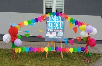 Plakat z napisem 