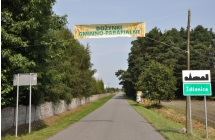 Witacz informujący o gminno-parafialnych dożynkach w Żdżenicach