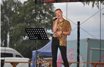 Solista w trakcie występu na scenie