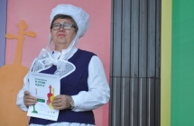 Janina Włodarczyk na scenie.