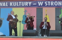 Kapela To my podczas występów na scenie festiwalu w Kramsku.