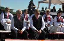 Zespół Jarzębinki na widowni festiwalu w Kramsku.