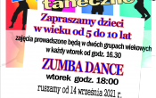 Plakat informujący o organizacji zajęć tanecznych dla dzieci w 2 grupach, co wtorek o godzinie 18, a także o zajęciach dla dorosłych zumba dance co wtorek o godzinie 18.00
