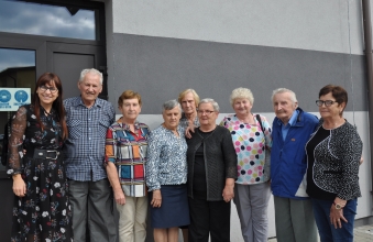 Uczestnicy spotkania przed wejściem do CKiBP