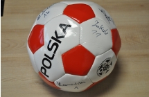 Pilka z autografami pilkarzy GROMu Malanow