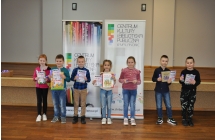 Siedmioro laureatow konkursu w kategorii 2