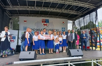 Panie z KGW Targowka na scenia