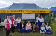 Panie z Targowki prezentuja dyplom