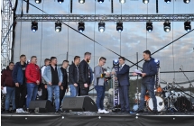 Zespol pilkarski odbiera nagrodez