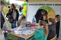 Dzieci podczas rysowania