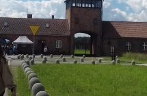 Brama glowna w obozie Auschwitz  - Birkenau