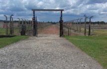Brama i ogrodzenie w obozie Auschwitz - Birkenau