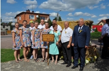 Przedstawiciele Gminy Turek dumnie pozyjacy do fotografii