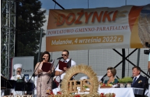 Kobieta z mezczyzna na scenie