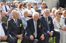 Elegancko ubrani mezczyzni