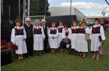Fotografia pamiatkowa zespolu folklorystycznego