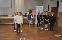 Dzieci w ustawione wedlug druzyn