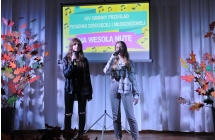 Duet wokalny na scenie