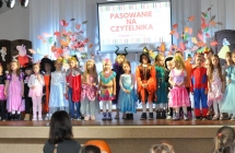 Wszyscy bohaterowie wydarzenia na scenie