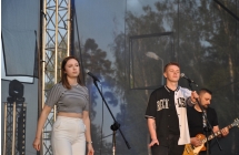 Duet wokalny. Dziewczyna i chłopak 