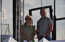 Mężczyzna i kobieta na scenie 