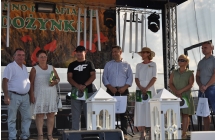 Kilkoro nagrodzonych w konkursie na scenie 