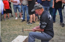 Starszy mężczyzna podczas rywalizacji sportowej 