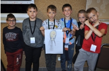 Grupa detektywistyczna złożona z sześciu chłopców 