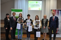 Uczestnicy konkursu z członkami jury