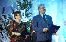 Kobieta i mężczyzna na scenie - konferansjerzy 