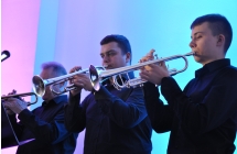 Trójka muzyków z zespołu Big Band Turek - sekcja dęta 