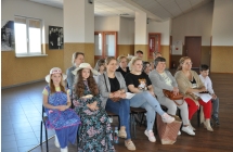 Publiczność oraz uczestnicy konkursu recytatorskiego w Centrum Kultury i Bibliotece Publicznej w Malanowie 