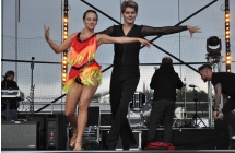 Duet taneczny na scenie 