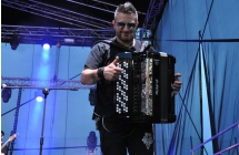Akordeonista na scenie 