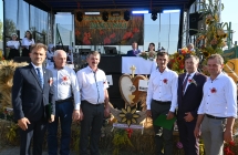 Delegacja wieńcowa przy wieńcu 