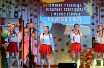 Kwartet wokalny w składzie czterech dziewczynek 