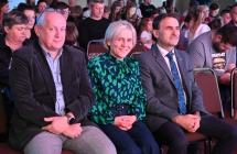 Dwoje mężczyzn i kobieta