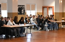 Kilkudziesięciu uczestników konkursu 