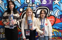 Trzy uśmiechnięte wolontariuszki 