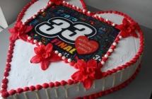 Tort z napisem - 33 Finał Wielkiej Orkiestry Świątecznej Pomocy 