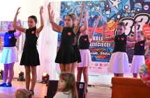 Występ taneczny uczennic 