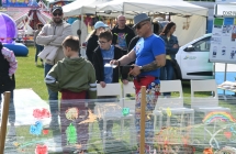 Animator podczas zabaw z dziećmi 