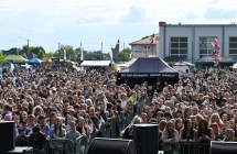 Kilkutysięczny tłum ludzi 