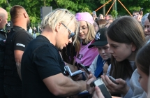 Artysta dający autografy 