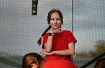 Dziewczynka w trakcie pokazu tanecznego 