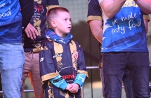 Chłopczyk na scenie 