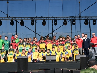 Drużyna piłkarska na scenie 