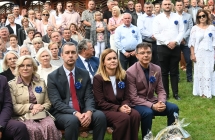 Tłum pod sceną dożynkowym 