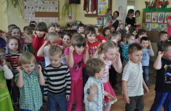 1367920744_0_grupa-taneczna-z-wizyta-w-przedszkolu-